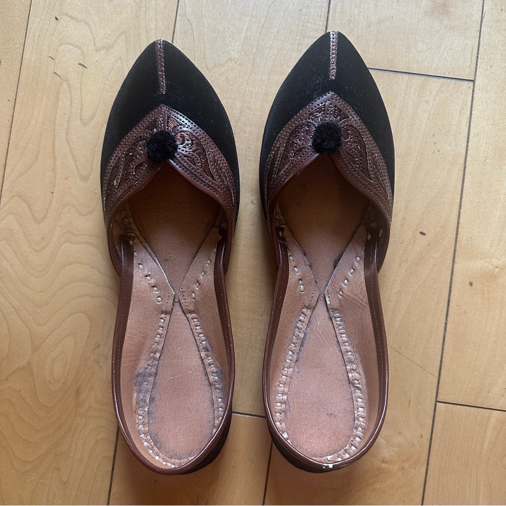 Custom Vintage Velvet Black Juttis